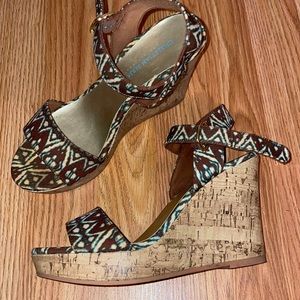 wedge sandals with brown and teal design